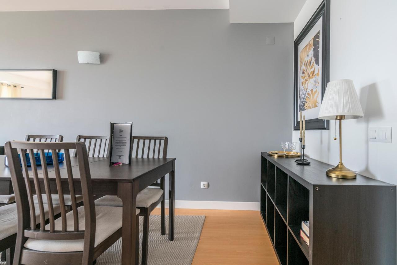 Bright & Spacious 2 Bed Flat 2 Bath W Garage In Lagos Marina Exterior photo